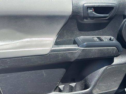 Used 2022 Toyota Tacoma SR RWD image 14