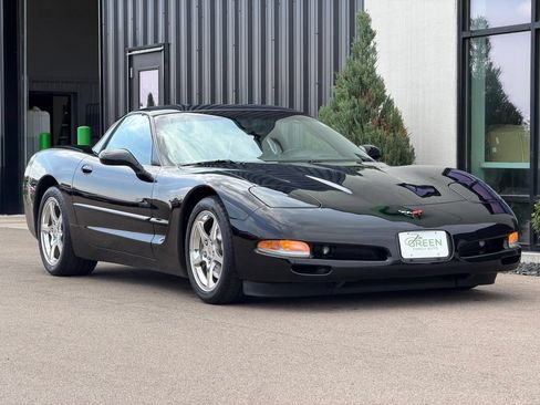 Used 2004 Chevrolet Corvette Coupe w/ Preferred Equipment Group RWD image 4