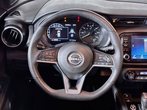Used 2023 Nissan Kicks SR w/ SR Premium Package FWD image 13