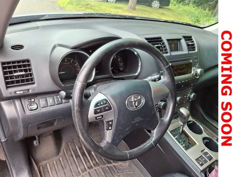 Used 2011 Toyota Highlander SE w/ Tow Pkg AWD/4WD image 10
