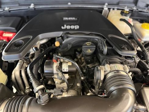 Used 2021 Jeep Wrangler Unlimited Rubicon AWD/4WD image 36