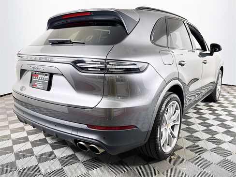 Used 2020 Porsche Cayenne S image 7