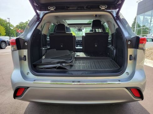 Used 2023 Toyota Highlander Platinum AWD/4WD image 25