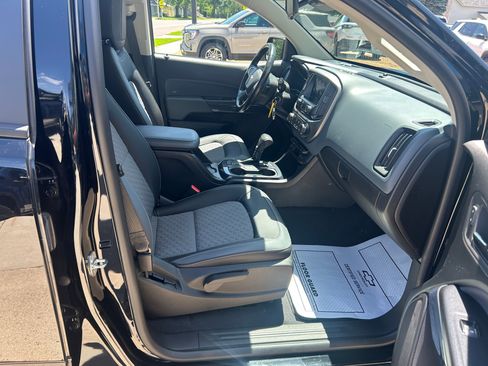 Used 2021 Chevrolet Colorado Z71 w/ Safety Package AWD/4WD image 27