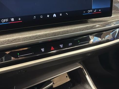 Used 2025 BMW 740i xDrive image 22