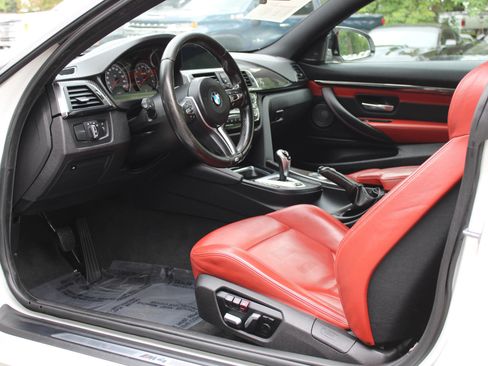 Used 2018 BMW M4 Coupe RWD image 16