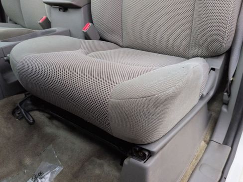 Used 2018 Nissan Frontier SV image 18