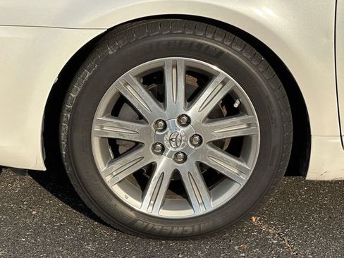 Used 2010 Toyota Avalon Limited FWD image 10