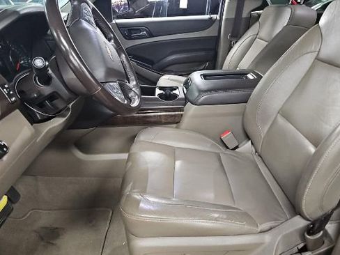 Used 2020 Chevrolet Suburban LT image 5