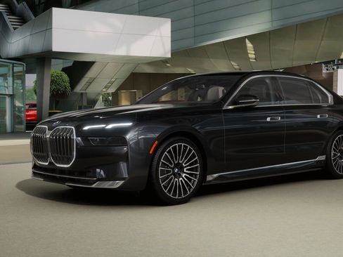 New 2025 BMW i7 eDrive50 w/ Premium Package image 1