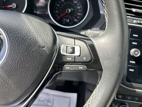 Used 2021 Volkswagen Tiguan SE w/ Panoramic Sunroof Package FWD image 18