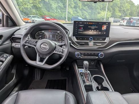 Used 2024 Nissan Altima 2.5 SR w/ SR Premium Package FWD image 13