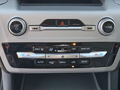 Used 2023 Ford Explorer XLT image 15