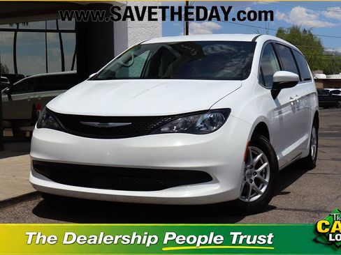 Used 2023 Chrysler Voyager LX FWD image 1