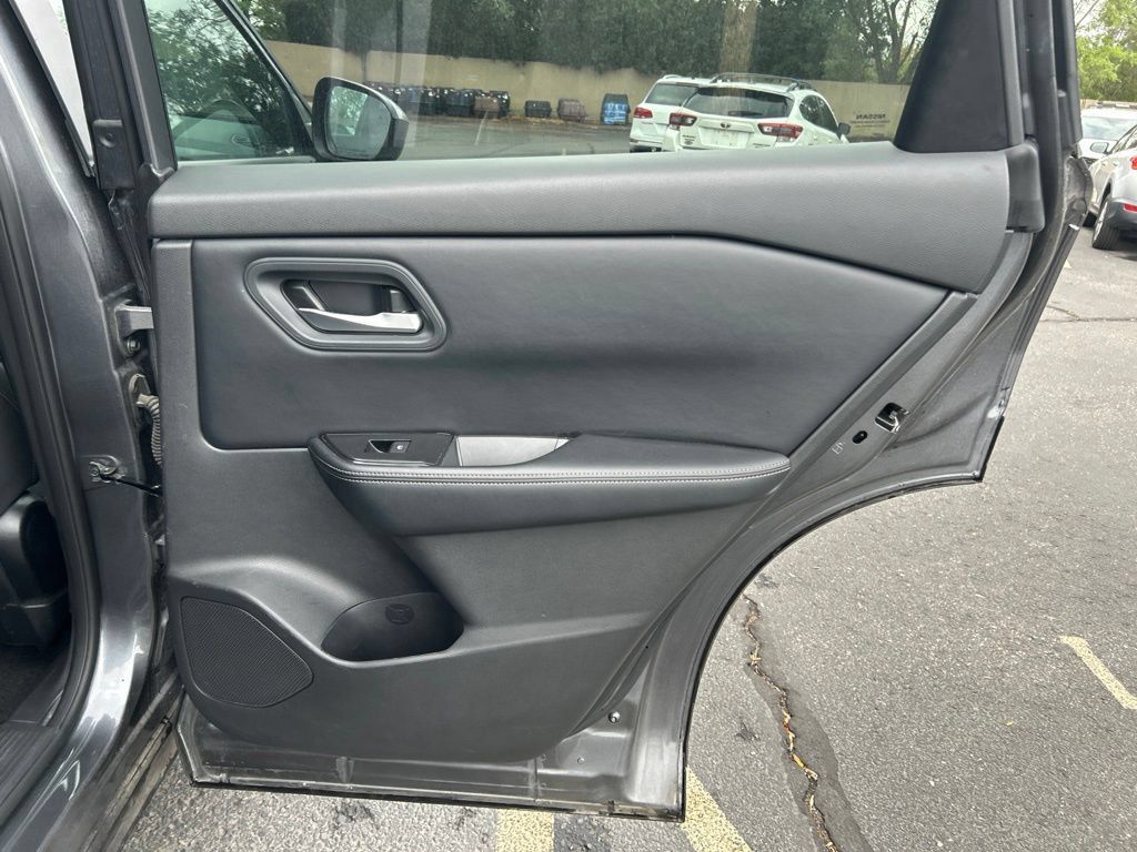Used 2025 Nissan Rogue SV AWD/4WD image 12