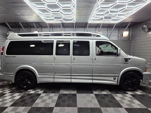 Used 2018 GMC Savana 2500 Extended w/ Enhanced Convenience Package RWD image 10
