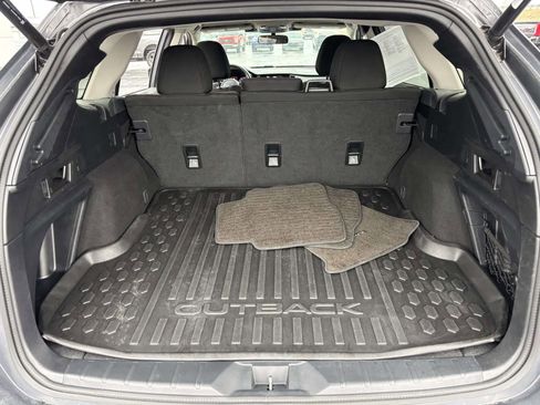 Used 2023 Subaru Outback Premium image 11