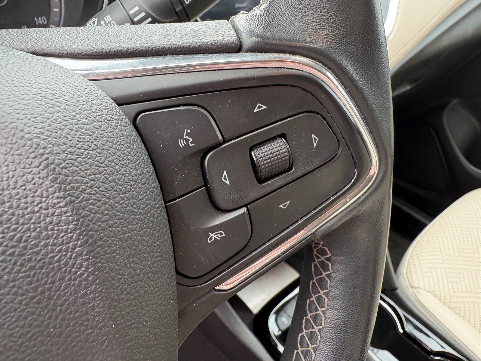 Used 2023 Buick Encore GX Essence w/ Experience Buick Package FWD image 20