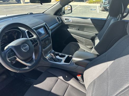 Used 2019 Jeep Grand Cherokee Laredo image 14