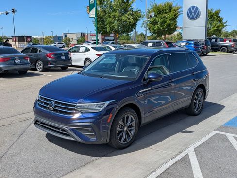 Used 2022 Volkswagen Tiguan SE AWD/4WD image 11