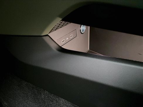 New 2025 Porsche Macan 4S Electric image 19