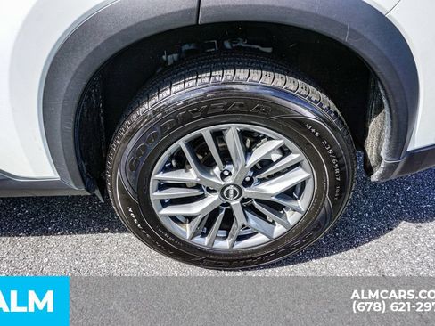 Used 2024 Nissan Rogue S FWD image 16