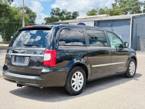 Used 2015 Chrysler Town & Country Touring FWD image 5