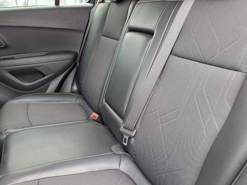Used 2020 Chevrolet Trax LT w/ LT Convenience Package image 6