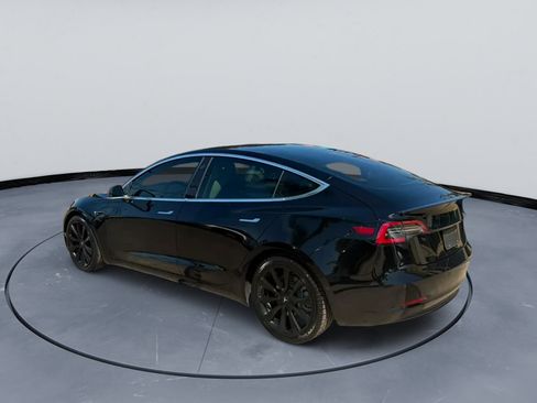 Used 2019 Tesla Model 3 Mid Range RWD image 2