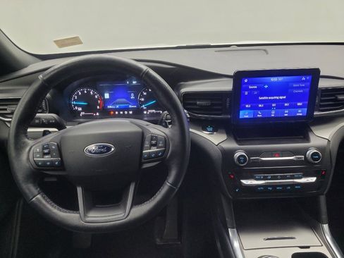 Used 2020 Ford Explorer XLT w/ Equipment Group 202A AWD/4WD image 22