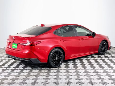 Used 2025 Toyota Camry SE image 10