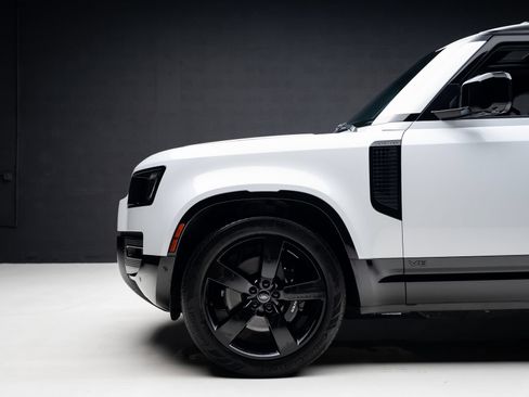 Used 2023 Land Rover Defender 110 AWD/4WD image 19
