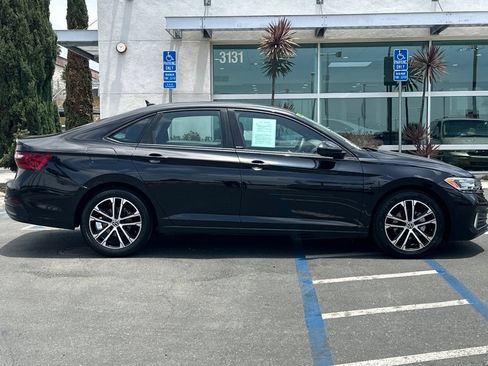 Used 2023 Volkswagen Jetta Sport FWD image 3