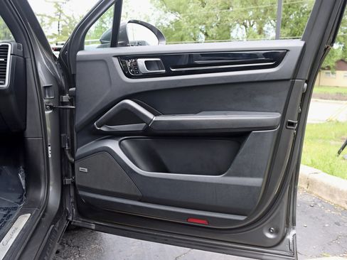 Used 2019 Porsche Cayenne AWD/4WD image 35