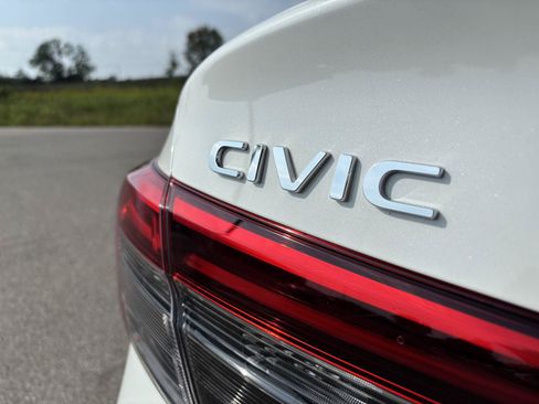 Used 2024 Honda Civic Sport image 8