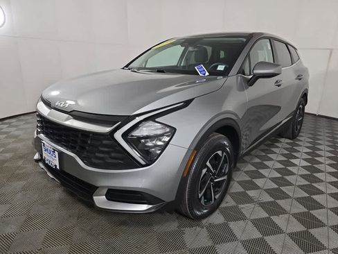 Used 2023 Kia Sportage LX image 4