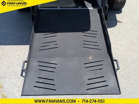 Used 2011 Dodge Grand Caravan Crew w/ Driver Convenience Group FWD image 4