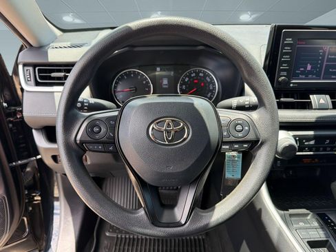Used 2022 Toyota RAV4 LE FWD image 11