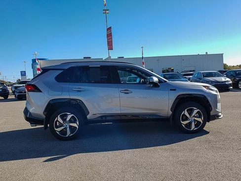 Used 2024 Toyota RAV4 SE image 4