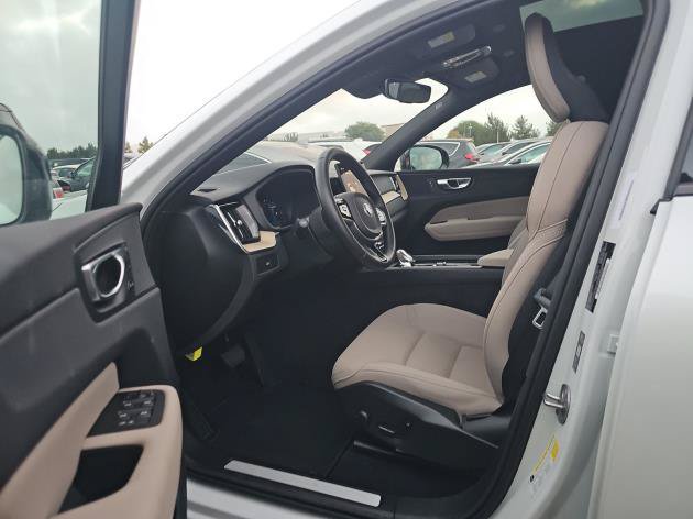 Used 2026 Volvo XC60 B5 Plus AWD/4WD image 4