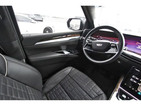 Used 2025 Cadillac Escalade Sport Platinum w/ LPO, ONYX Package AWD/4WD image 8