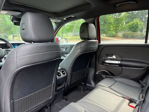 Used 2020 Mercedes-Benz GLB 250 4MATIC w/ Premium Package image 15