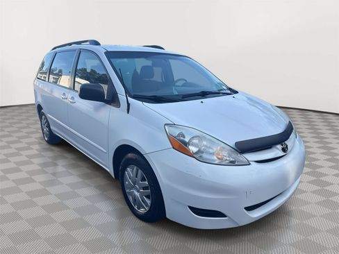Used 2010 Toyota Sienna FWD image 4