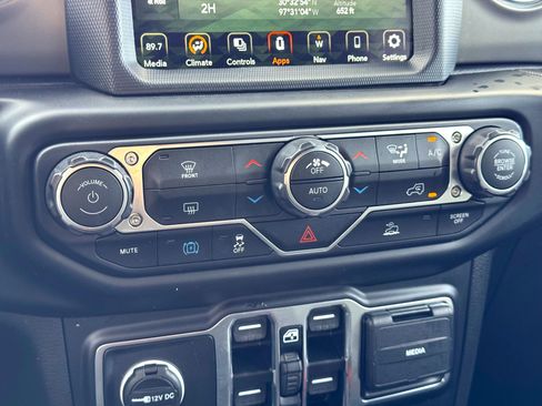 Used 2022 Jeep Wrangler Unlimited Rubicon 4xe image 32