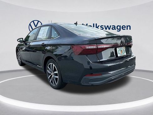 Used 2025 Volkswagen Jetta SE FWD image 3