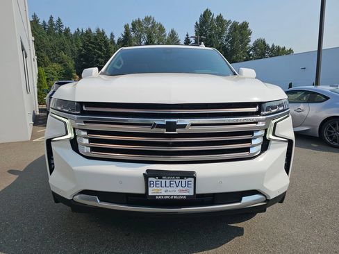 Used 2022 Chevrolet Suburban High Country w/ Premium Package 2 AWD/4WD image 2