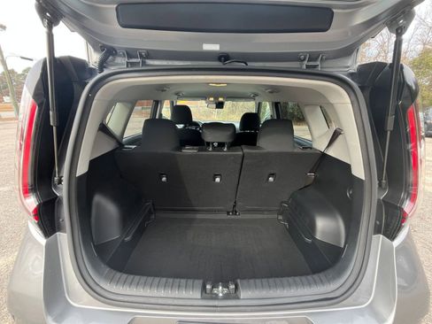 Used 2025 Kia Soul LX w/ LX Technology Package image 25