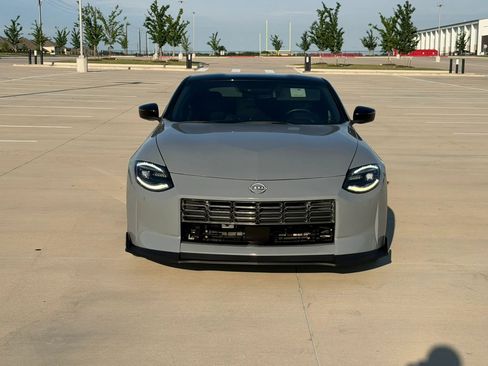 Used 2023 Nissan Z w/ Floor Mat Package (L93) RWD image 2