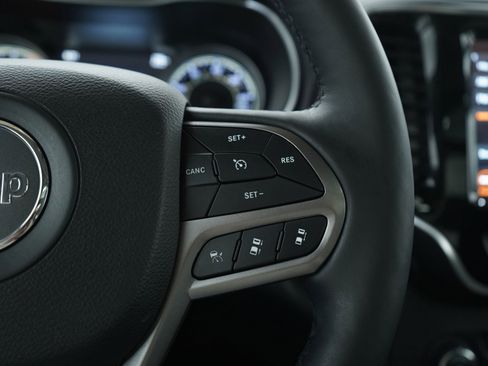 Used 2019 Jeep Cherokee Limited w/ Luxury Group image 27