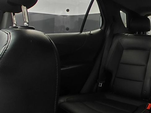Used 2018 Chevrolet Equinox Premier FWD image 9